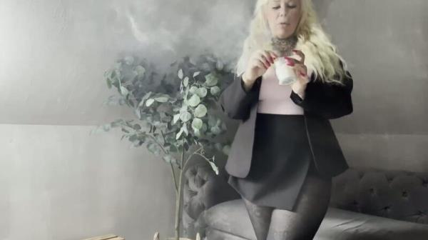 SteffiBlond - Scheidungsschlampe - Willst du ne rauchende Fotze [FullHD 1080p]