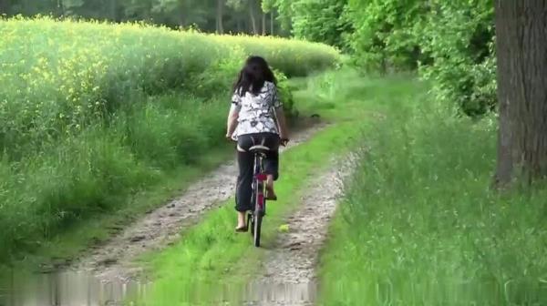 Paarfetisch34 - Direkt beim Radfahren gepisst [HD 720p]