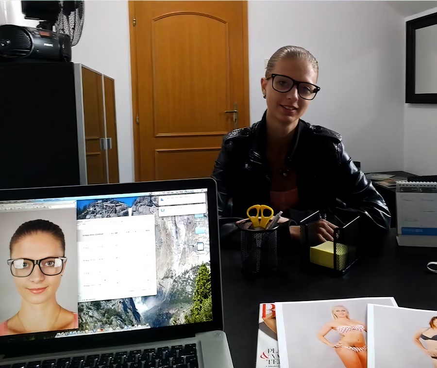 Молодая девушка Lucie мечтает быть моделью Молодая девушка Lucie мечтает быть моделью