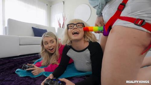 Haley Spades, Abigaiil Morris, Cara May: Slutty Strap-On Gamer Girl Threesome (FullHD)