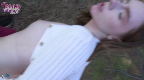 Teenytaboo - Celestina in der Natur besamt [FullHD 1080p]