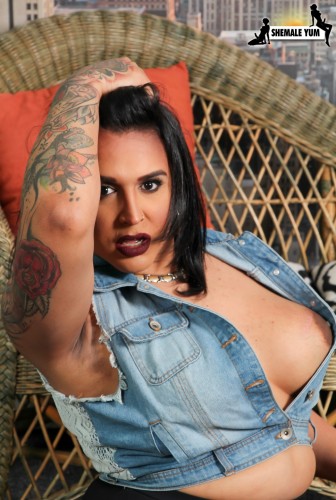Leah Nova - Curvy Bootylicious Leah Nova [HD 720p]